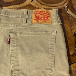 Levi's Men's Beige Relaxed Jeans